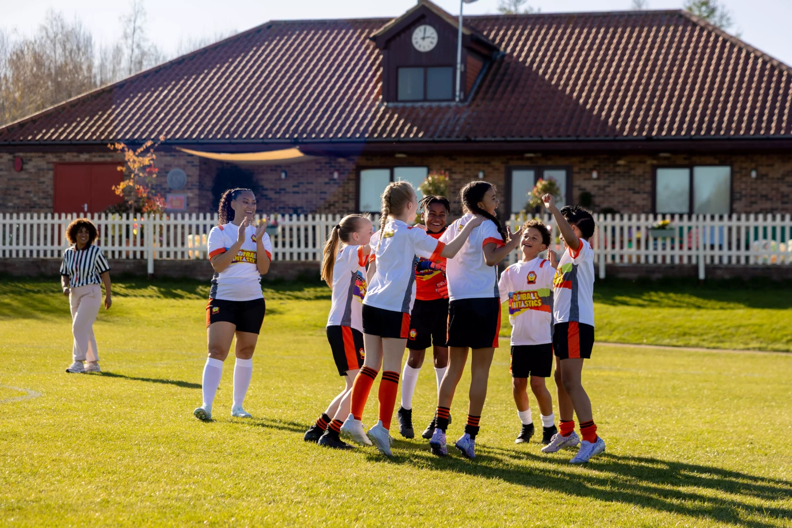 FootballFantastics_S01_E01_EpStill_CBIQ495T01_4